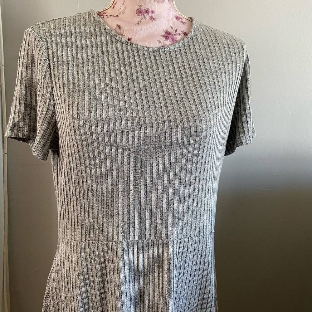 NWT Gap Short Sleeve Gray Dress - Picture 4 of 11